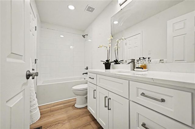 4118 Minnesota Drive, Lee's Summit, MO 64082