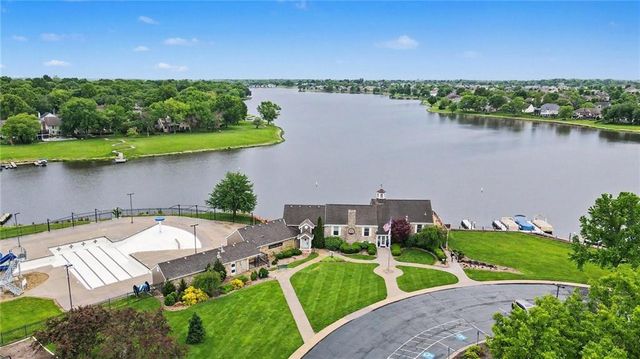 4118 Minnesota Drive, Lee's Summit, MO 64082