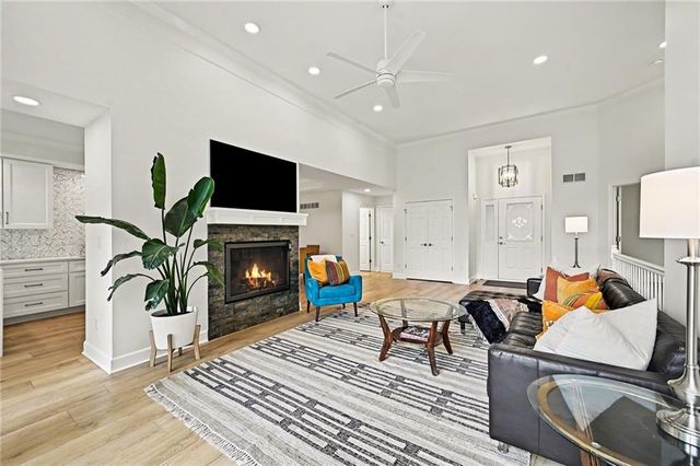 4118 Minnesota Drive, Lee's Summit, MO 64082