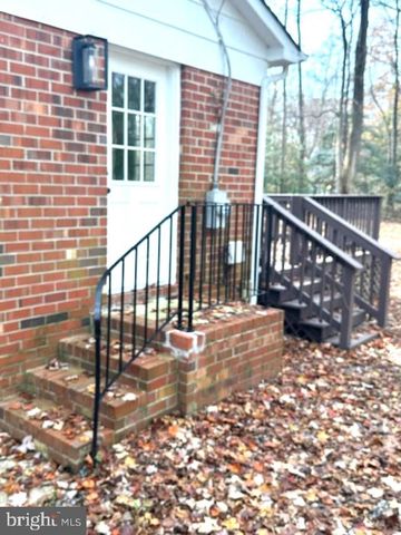 66 LANDS END DR, Montross, VA 22520