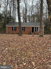 66 LANDS END DR, Montross, VA 22520