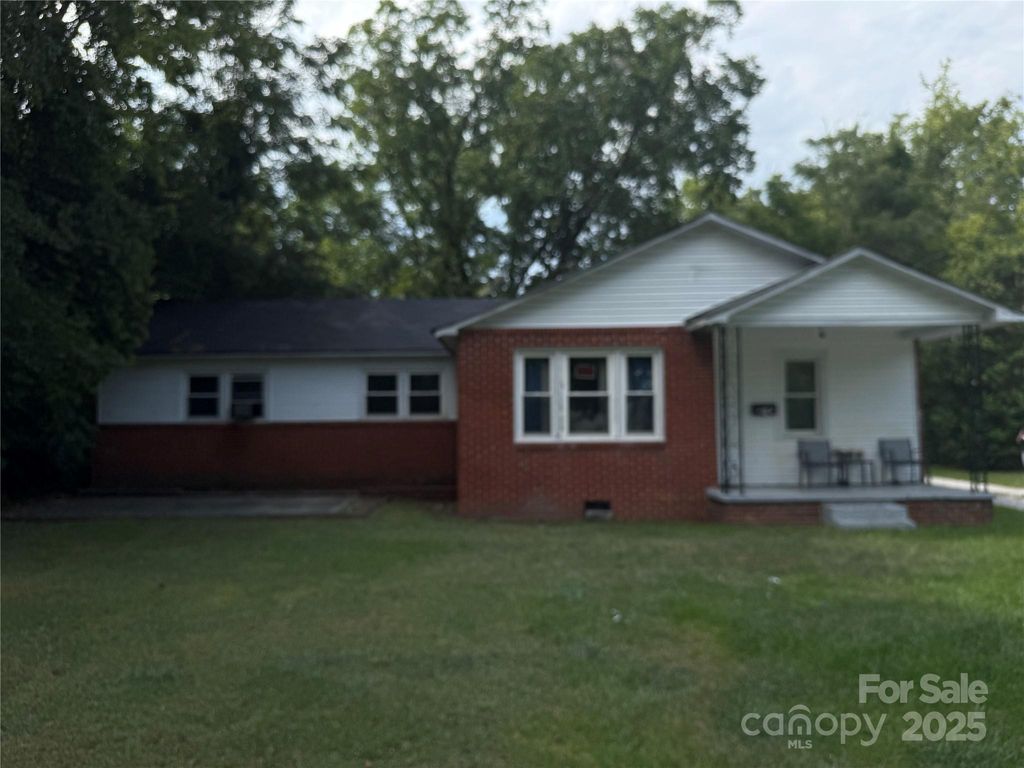 74 Victory Drive, Cheraw, SC 29520