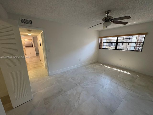 18875 NW 62nd Ave 105, Hialeah, FL 33015