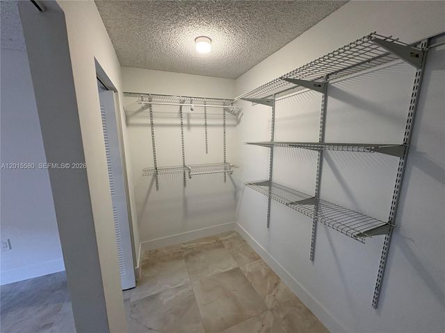 18875 NW 62nd Ave 105, Hialeah, FL 33015