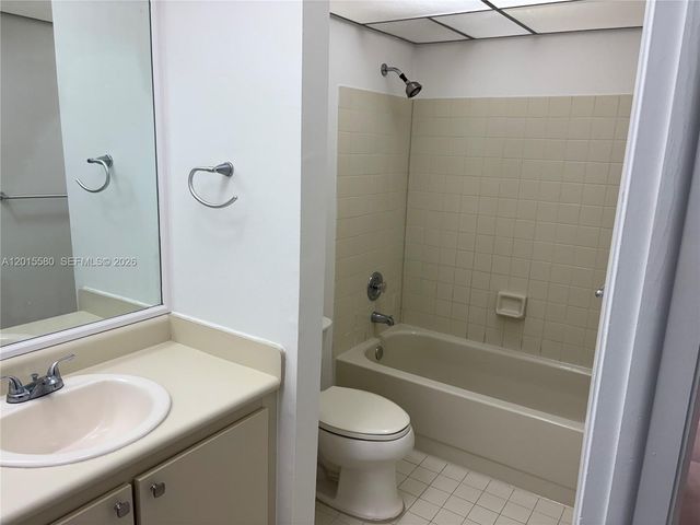 18875 NW 62nd Ave 105, Hialeah, FL 33015