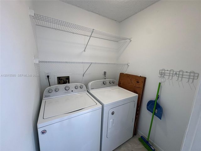 18875 NW 62nd Ave 105, Hialeah, FL 33015