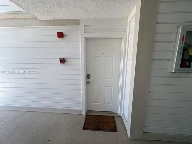 18875 NW 62nd Ave 105, Hialeah, FL 33015