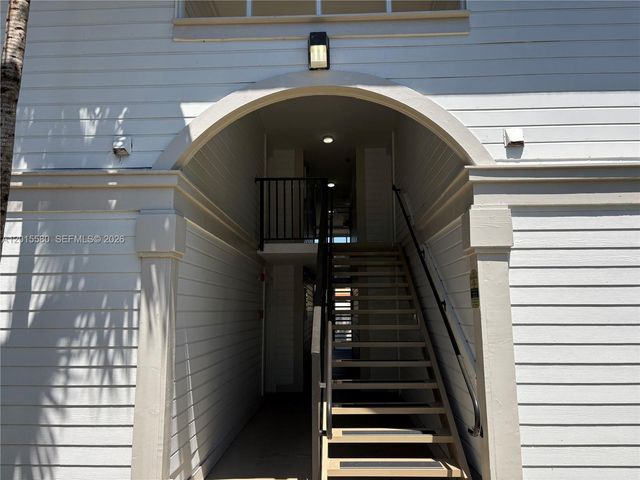 18875 NW 62nd Ave 105, Hialeah, FL 33015