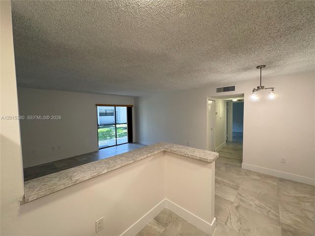 18875 NW 62nd Ave 105, Hialeah, FL 33015