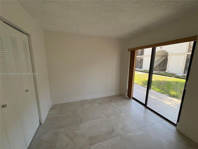 18875 NW 62nd Ave 105, Hialeah, FL 33015