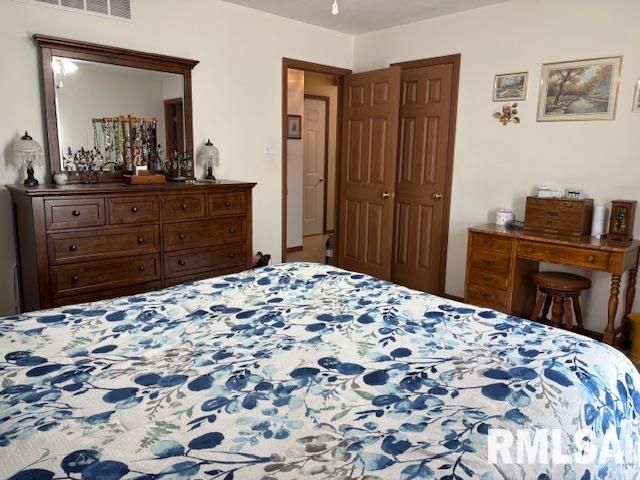 710 W DEAN Street, Virden, IL 62690