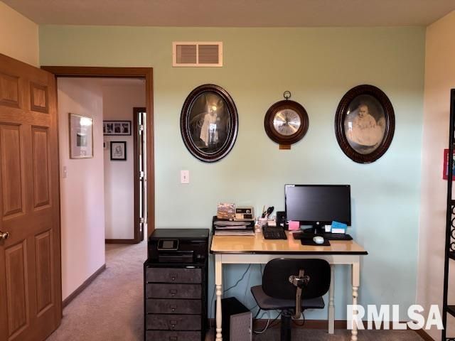 710 W DEAN Street, Virden, IL 62690