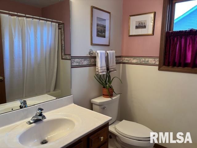 710 W DEAN Street, Virden, IL 62690