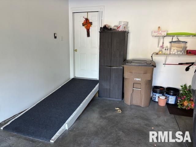 710 W DEAN Street, Virden, IL 62690