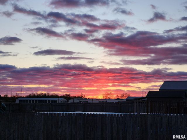 710 W DEAN Street, Virden, IL 62690