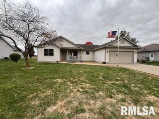 710 W DEAN Street, Virden, IL 62690