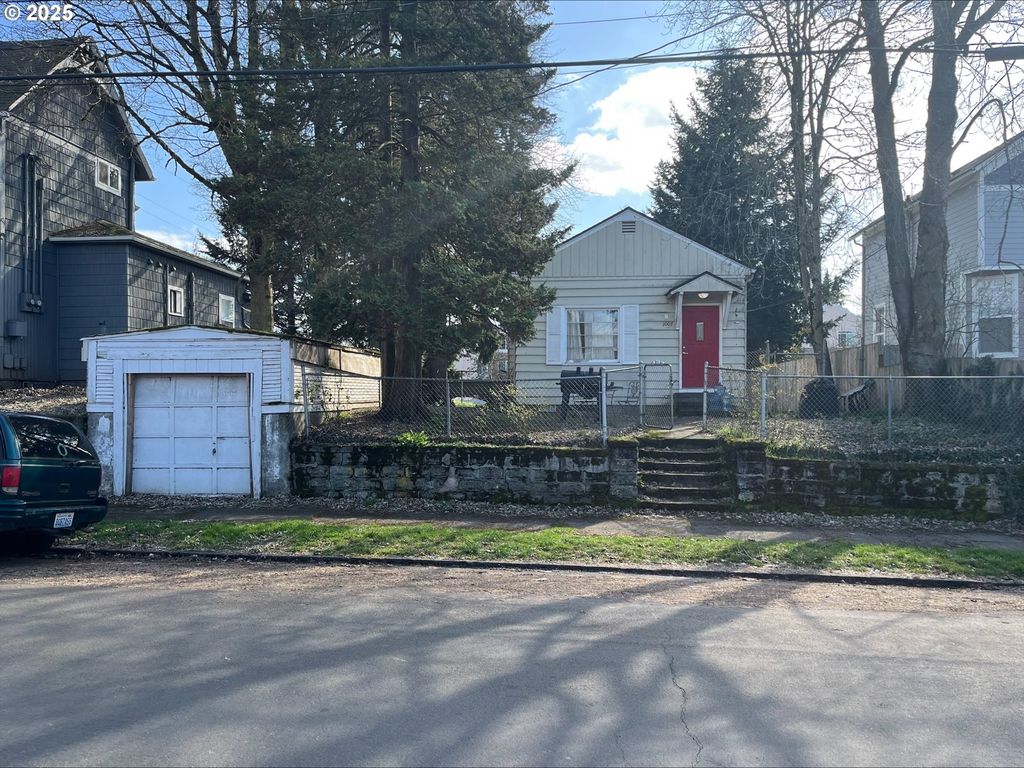 1007 W 16TH St, Vancouver, WA 98660