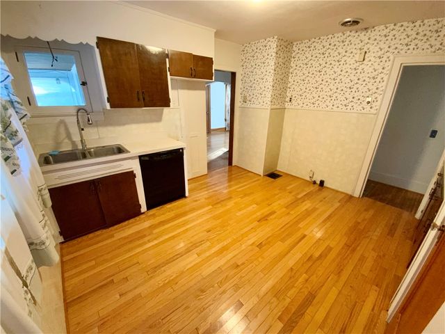 62 Simmons Street, Gates, NY 14606
