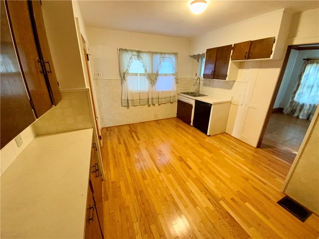 62 Simmons Street, Gates, NY 14606
