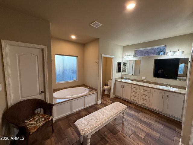 40710 N 12TH Street, Phoenix, AZ 85086