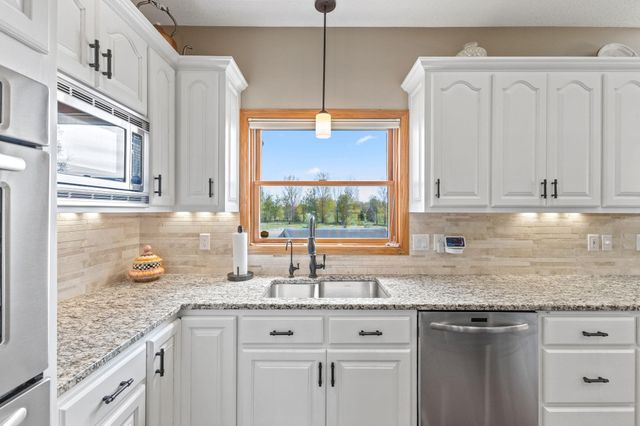 744 Theis Drive, Shakopee, MN 55379