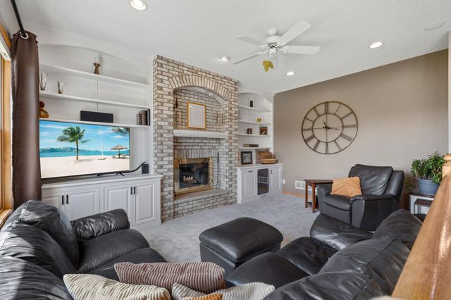 744 Theis Drive, Shakopee, MN 55379