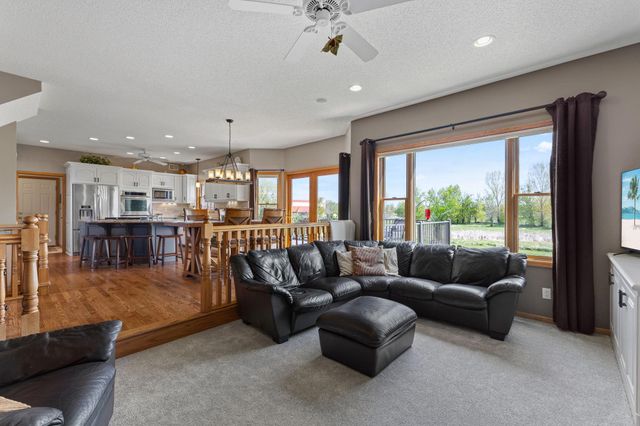 744 Theis Drive, Shakopee, MN 55379