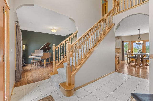 744 Theis Drive, Shakopee, MN 55379