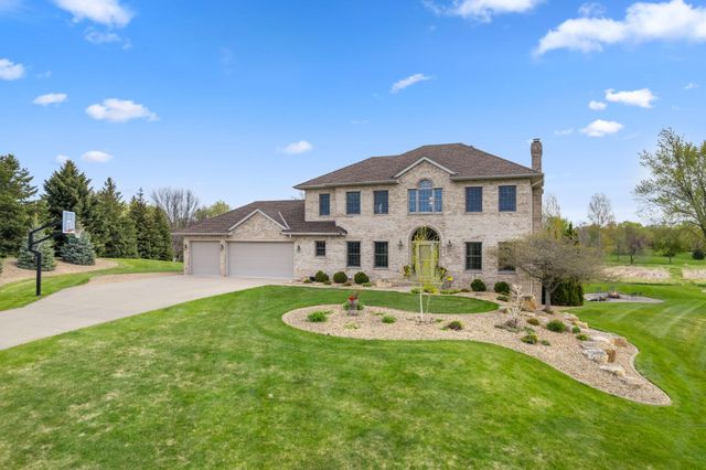744 Theis Drive, Shakopee, MN 55379