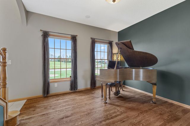744 Theis Drive, Shakopee, MN 55379