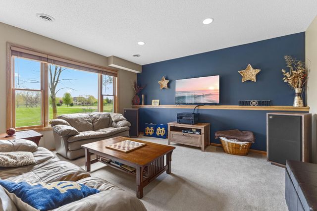 744 Theis Drive, Shakopee, MN 55379