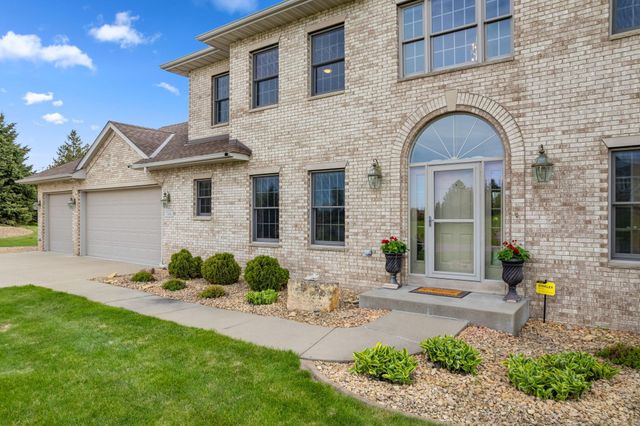 744 Theis Drive, Shakopee, MN 55379