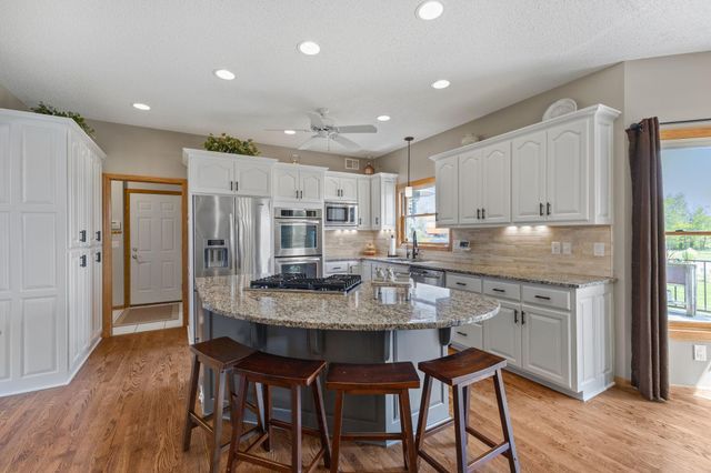744 Theis Drive, Shakopee, MN 55379