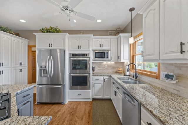 744 Theis Drive, Shakopee, MN 55379