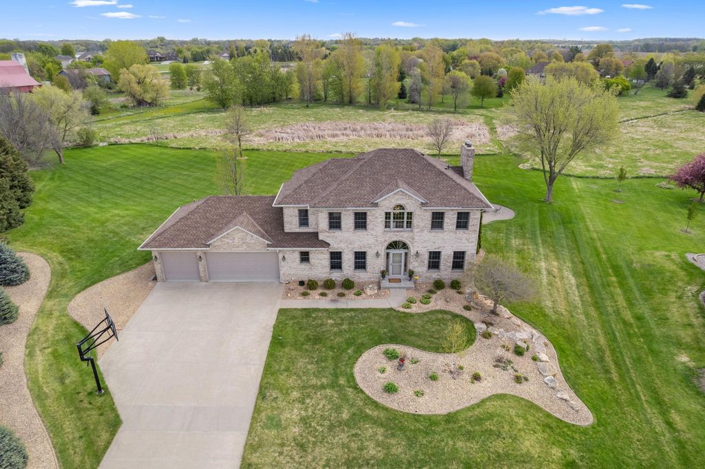 744 Theis Drive, Shakopee, MN 55379
