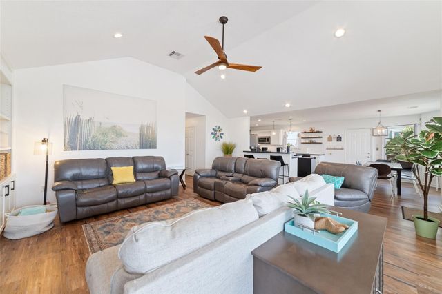 18506 E De Vaca, Galveston, TX 77554