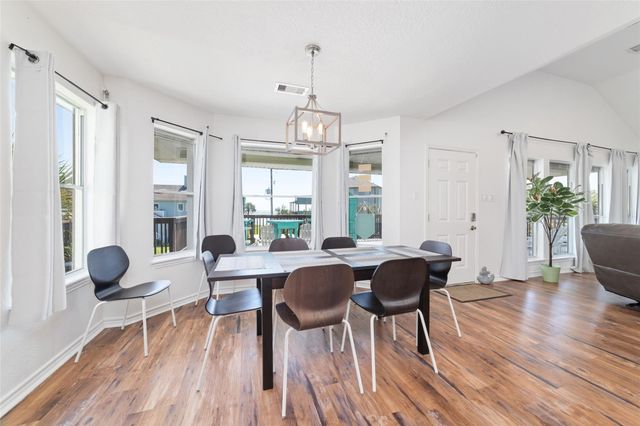 18506 E De Vaca, Galveston, TX 77554