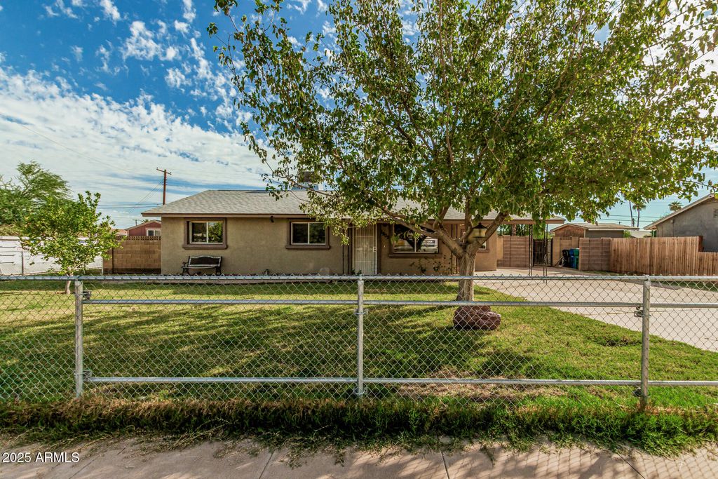 Image 1 of property listing at 1902 N LEBARON --, Mesa, AZ 85201