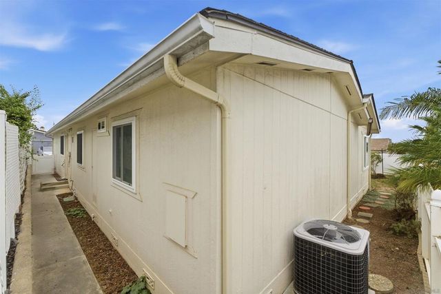 630 Via Columbia, Vista, CA 92081