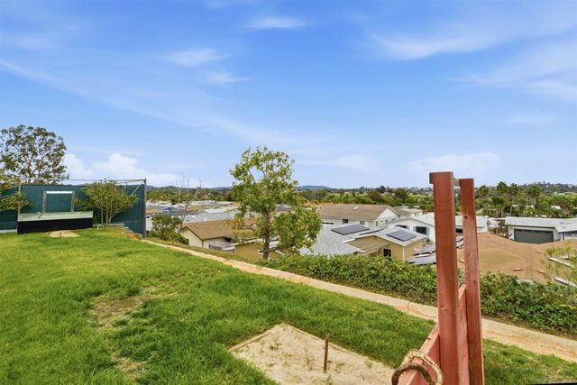 630 Via Columbia, Vista, CA 92081