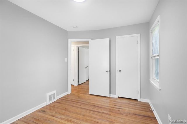 22225 E 10 Mile Road, Saint Clair Shores, MI 48080