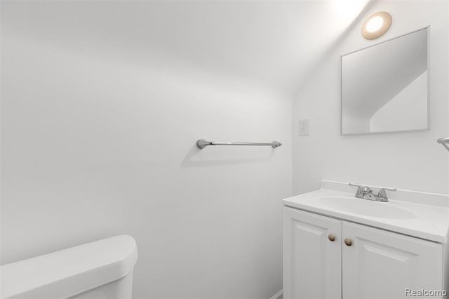 22225 E 10 Mile Road, Saint Clair Shores, MI 48080