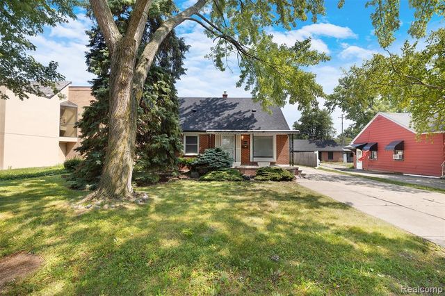 22225 E 10 Mile Road, Saint Clair Shores, MI 48080