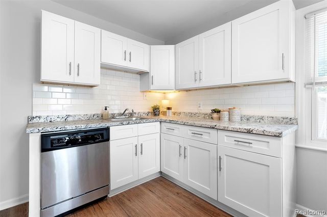 22225 E 10 Mile Road, Saint Clair Shores, MI 48080