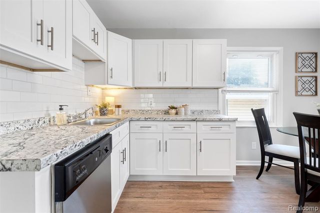 22225 E 10 Mile Road, Saint Clair Shores, MI 48080