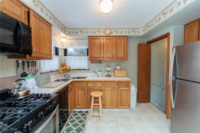 6192 Stanbury Road, Parma, OH 44129