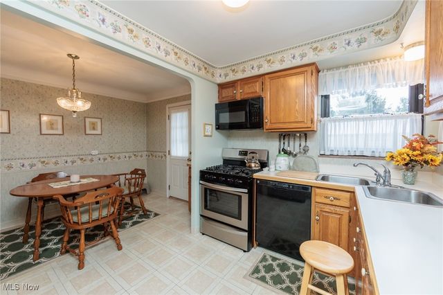 6192 Stanbury Road, Parma, OH 44129