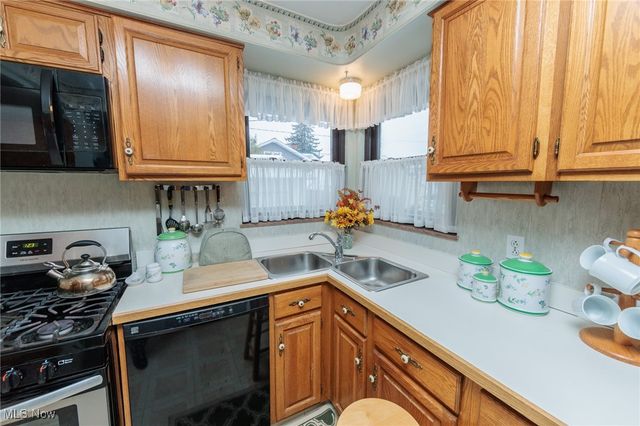 6192 Stanbury Road, Parma, OH 44129