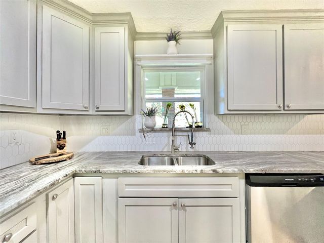 4913 W 43rd Street, Houston, TX 77092