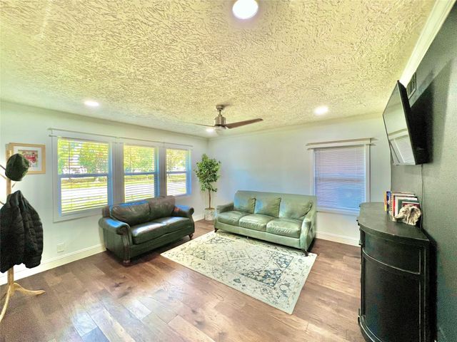 4913 W 43rd Street, Houston, TX 77092